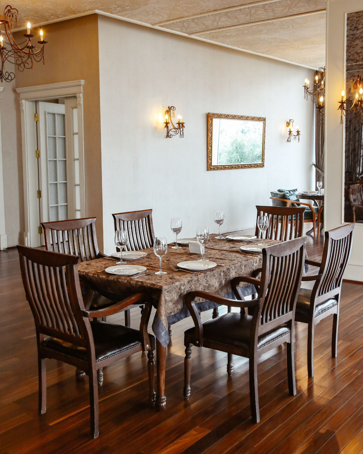 Dining room joinery
